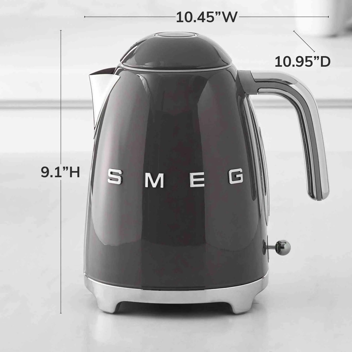 SMEG Electric Kettle with 360˚ swivel base, auto-shutoff, water-level indicators, gentle steam release, and removable limescale filter