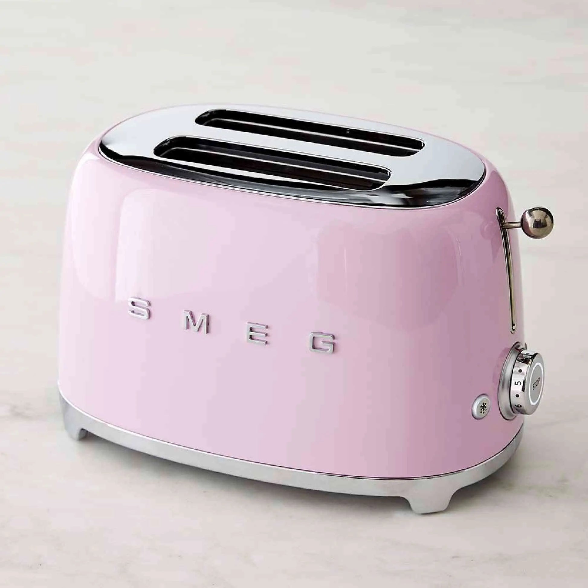 SMEG 2 Slice Toaster in retro design with two wide slots and chrome knob