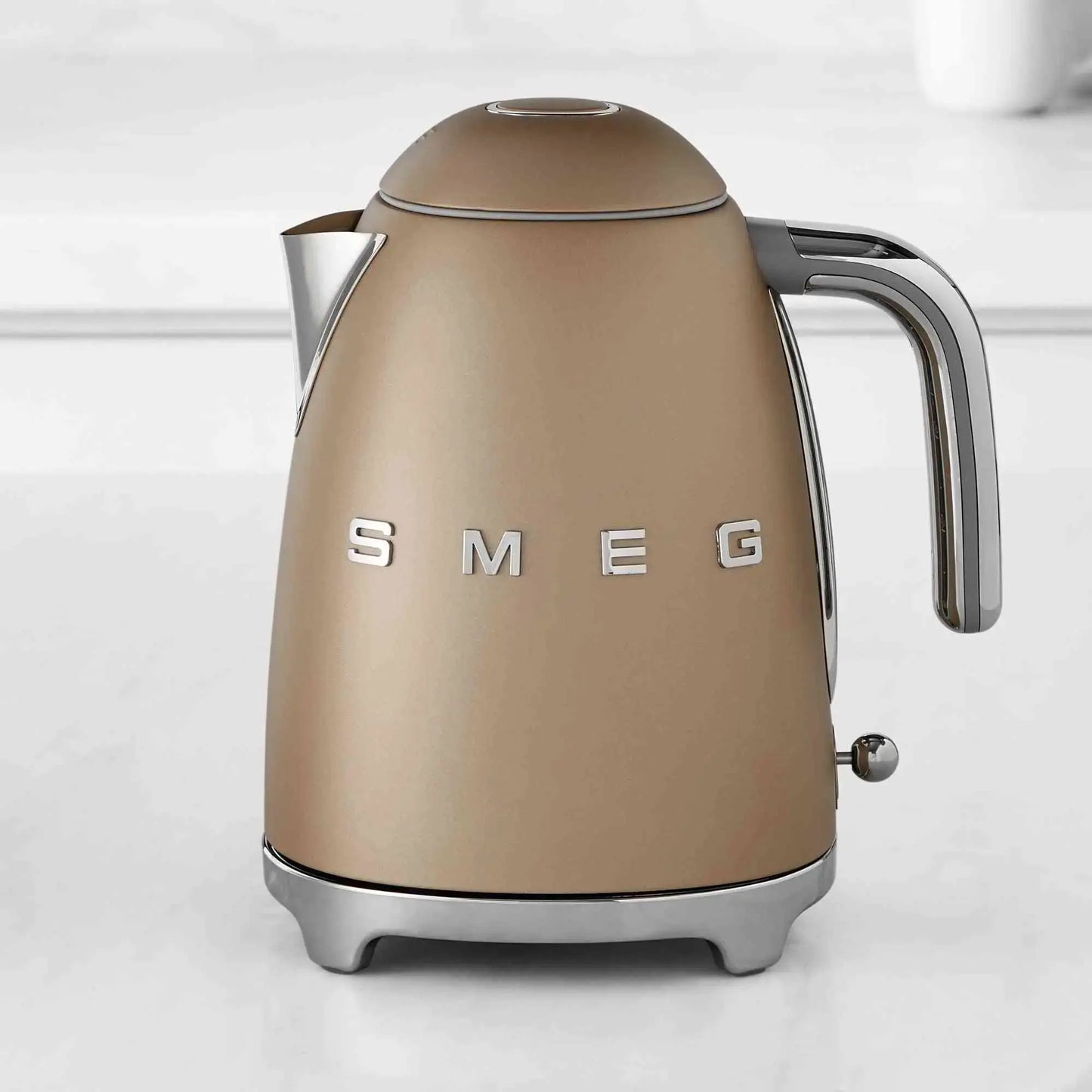 SMEG Electric Kettle with 360-degree swivel base, auto-shutoff, water-level indicators, gentle steam release, and removable limescale filter