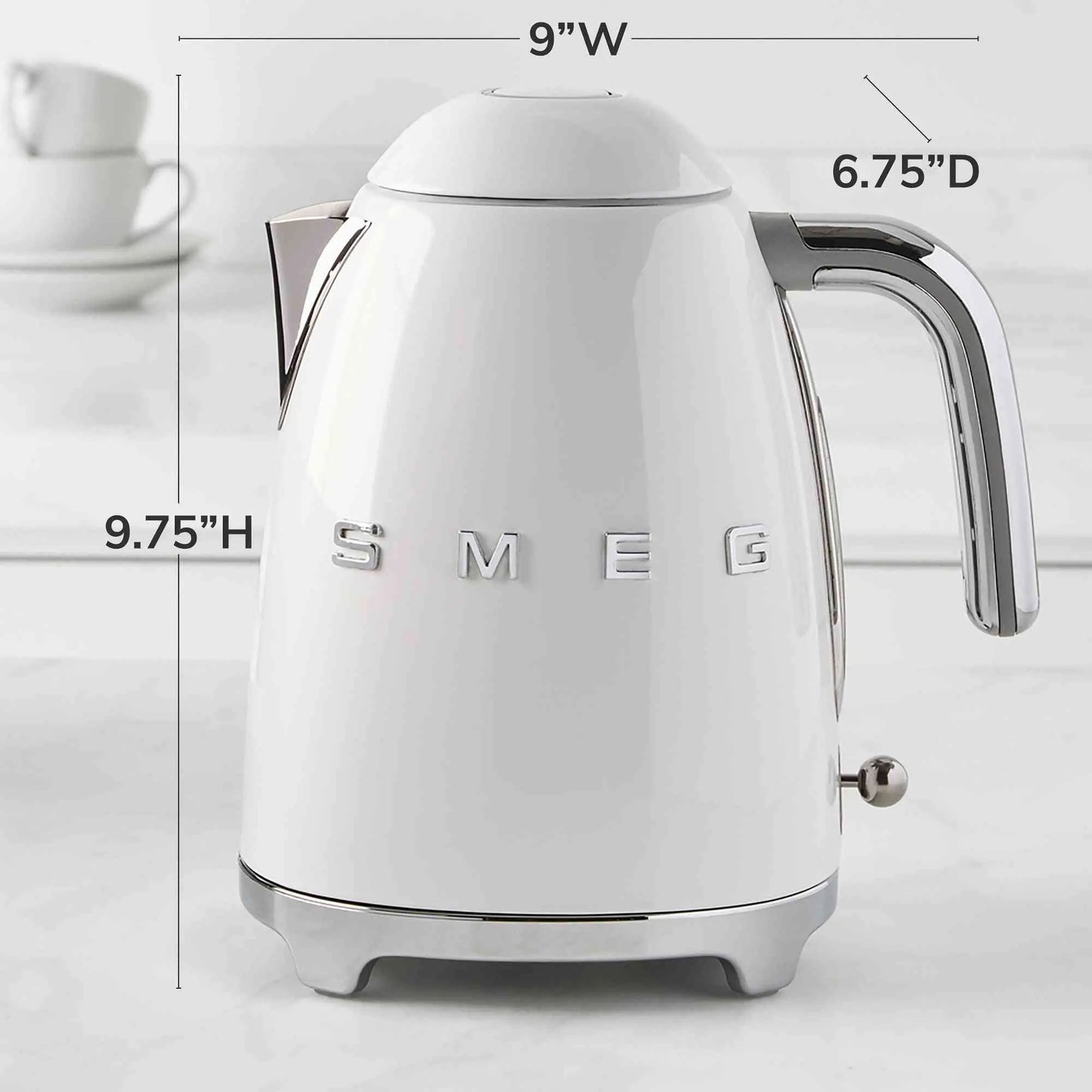 SMEG Electric Kettle with 360° swivel base, auto-shutoff, water-level indicators, gentle steam release, and removable limescale filter