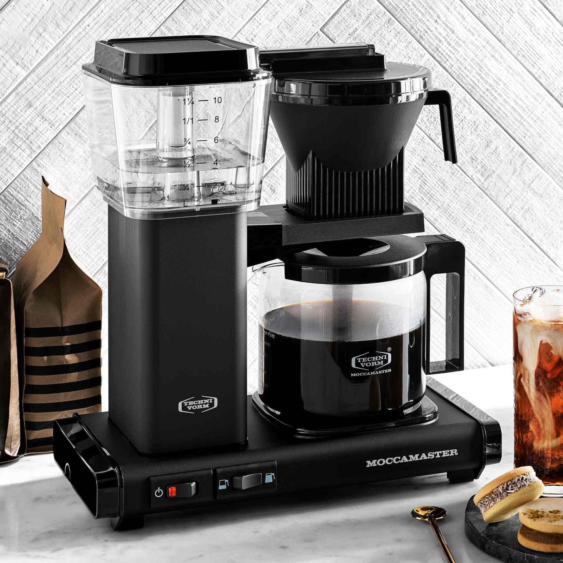 Technivorm Moccamaster KBGV coffee maker brewing full and half carafe with glass pot